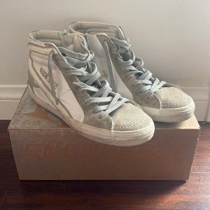 Minimally worn. Light wear. Feet grew after babies & they no longer fit.